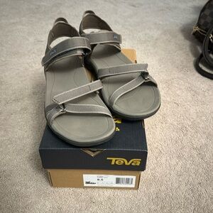 Brand-new Teva W Verra size 8.5